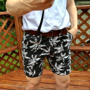 BLACK AND WHITE FLORAL SHORTS